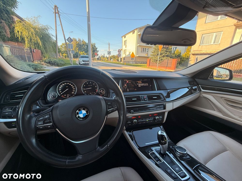 BMW Seria 5 528i xDrive Sport-Aut Luxury Line - 16