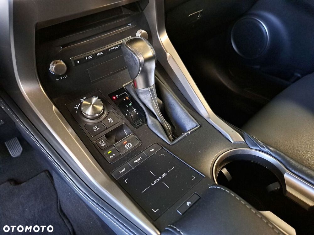 Lexus NX 300h F Impression AWD - 30