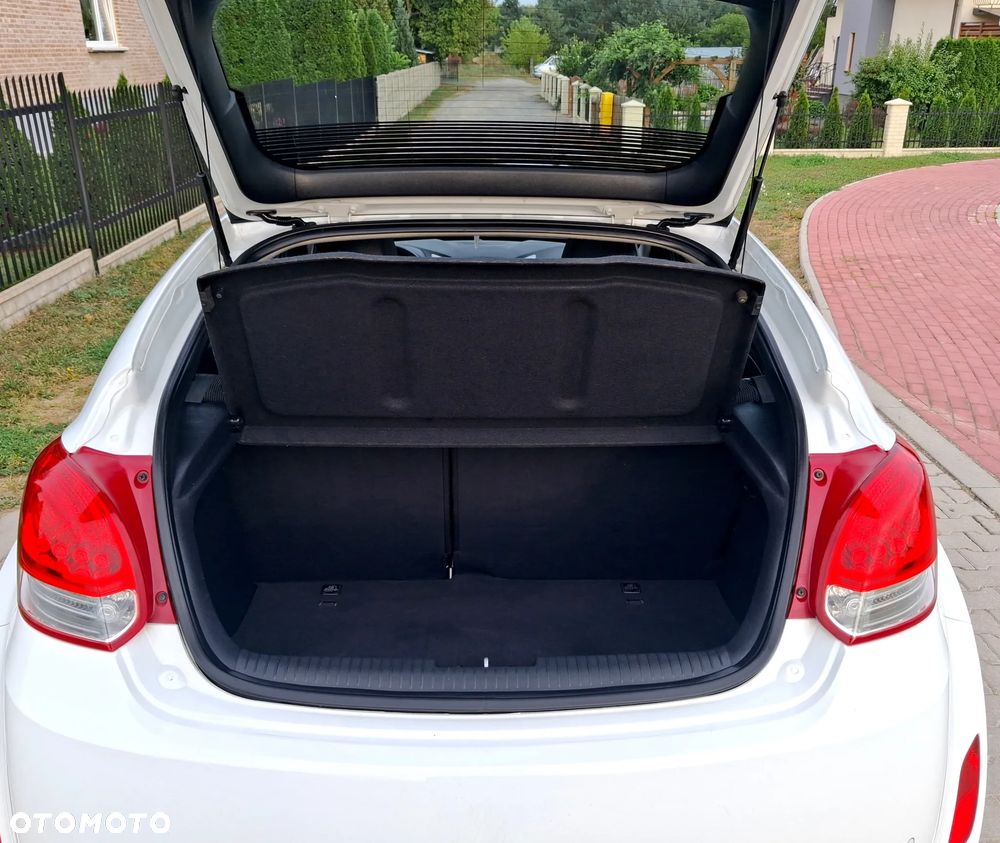 Hyundai Veloster 1.6 Premium - 17