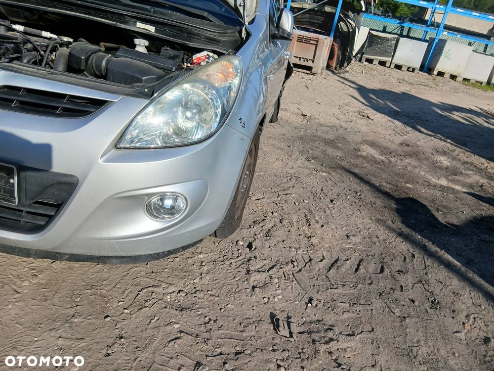 Hyundai I20 08- 1.2 B G4la SIlnik skrzynia  drzwi zderzak maska błotnik klapa  lakier FG - 13