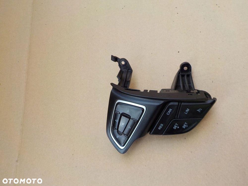 przełącznik kierownicy radia tempomatu ford focus mk3 GJ5T-9E740-EA - 1