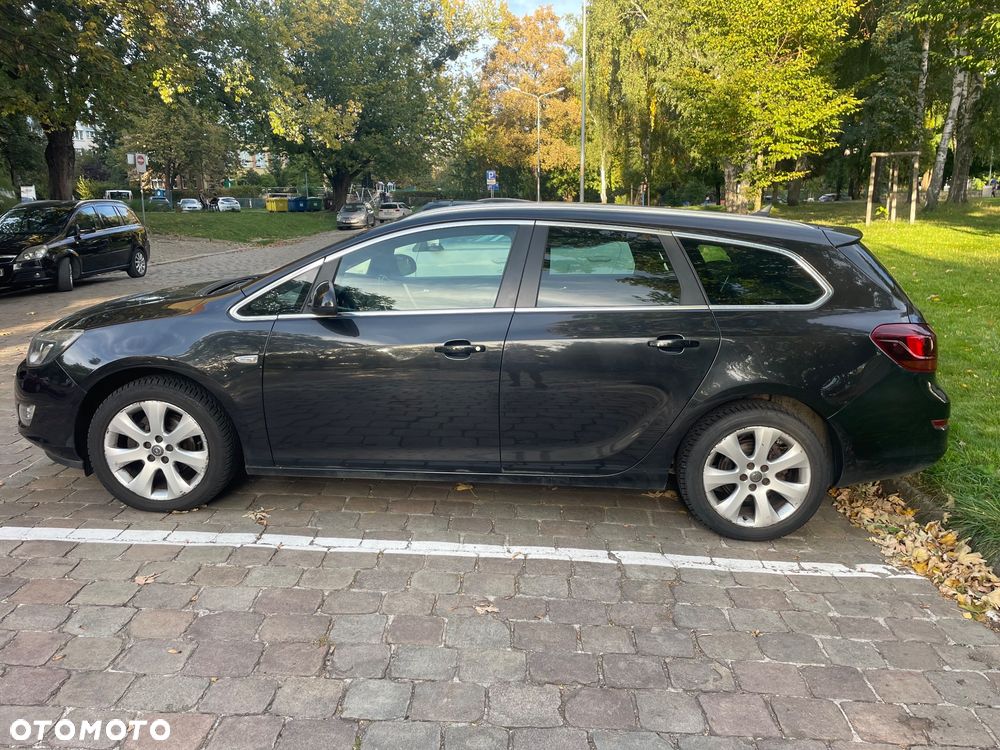 Opel Astra 2011 photo 4