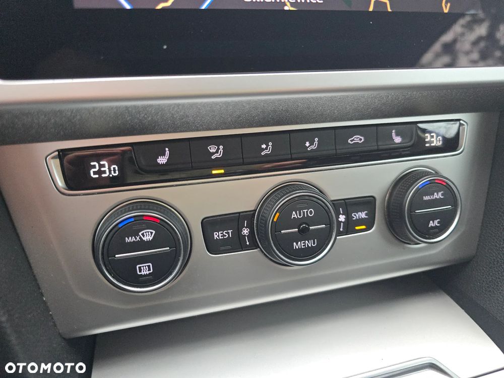 Volkswagen Passat - 38