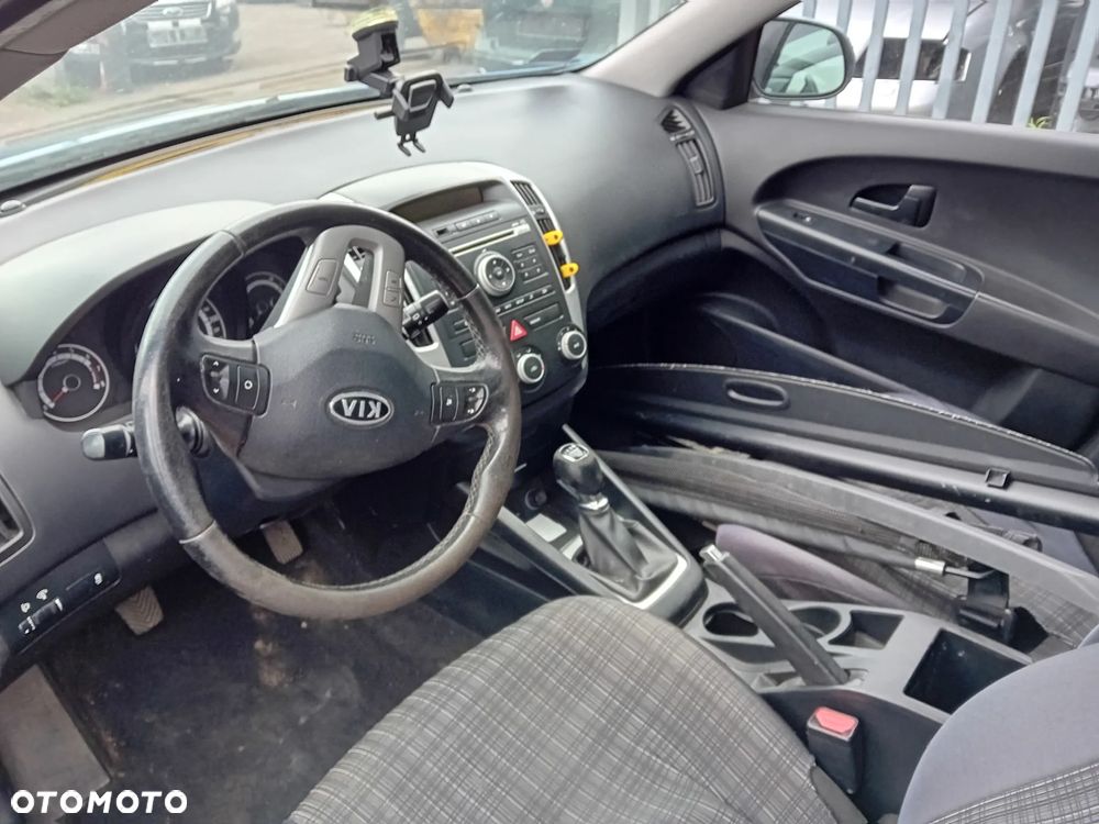 *KIA CEED* Samochód na części - 12
