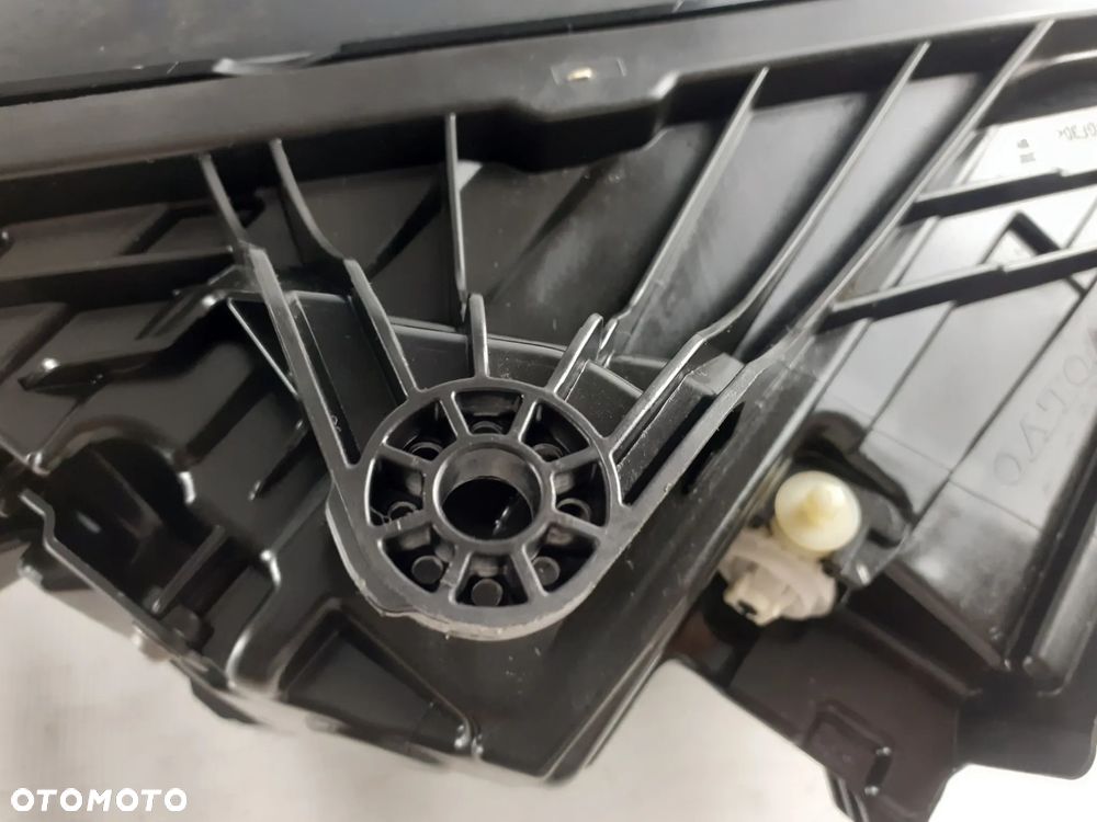 Lampa lewa Full LED Volvo S\V60 CC 18-21r.22025901 - 7