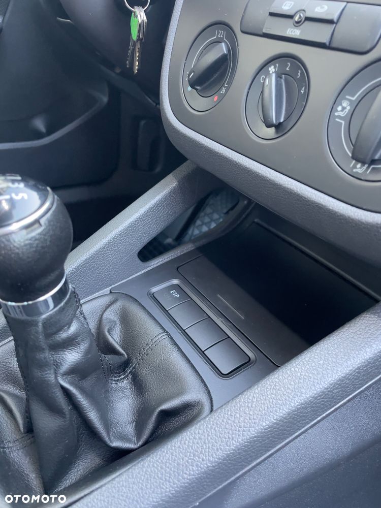 Volkswagen Golf - 32
