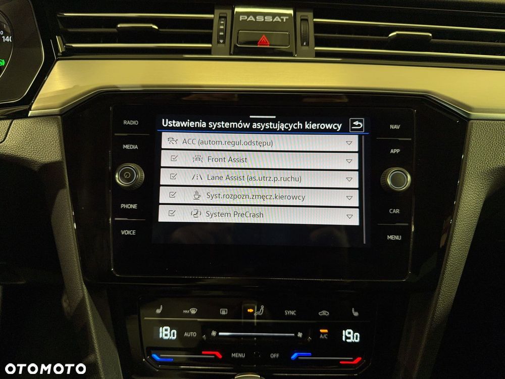 Volkswagen Passat - 24