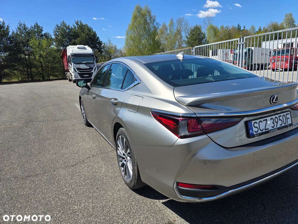 Lexus ES - 7