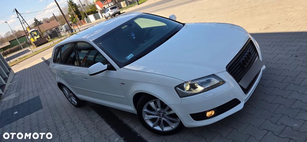 Audi A3 Sportback 1.6 TDI DPF S line Sportpaket - 23