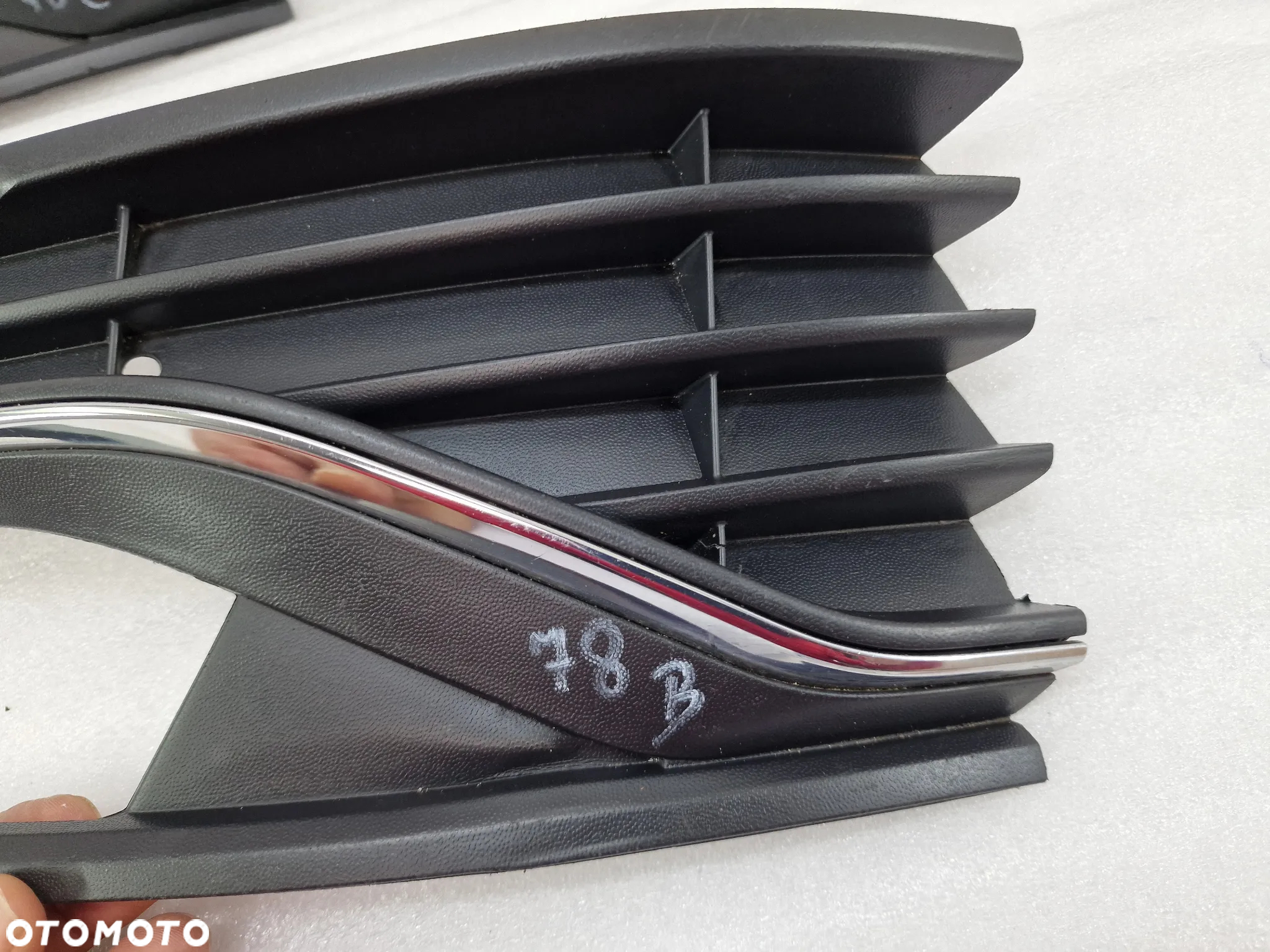 VW POLO 6C0 LIFT 13- LEWA KRATKA BOCZNA ZDERZAKA PRZEDNIEGO PRZÓD , 6C0853665K , NR AUKCJI E/78 - 13
