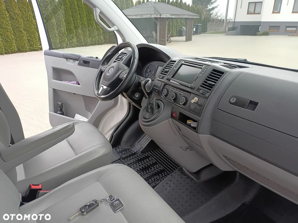 Volkswagen Caravelle - 16