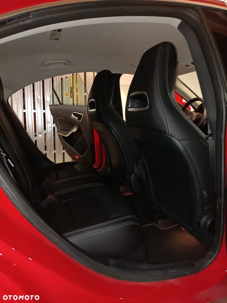 Mercedes-Benz CLA 200 7G-DCT Urban - 20