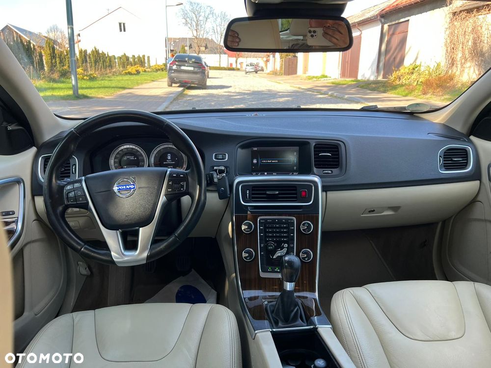 Volvo V60 T4 Summum - 32