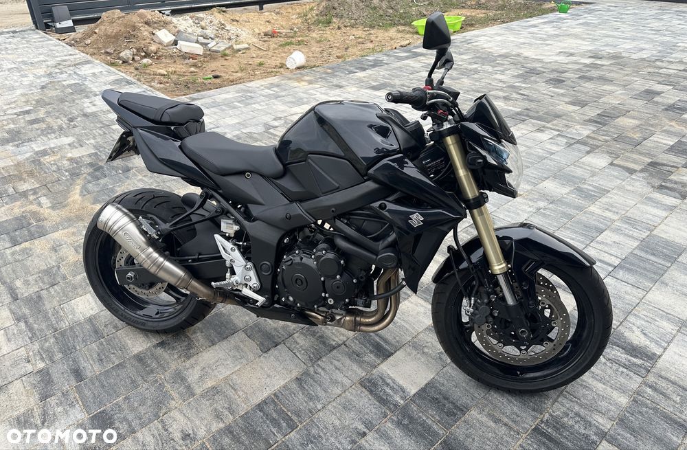 Suzuki GSR - 2