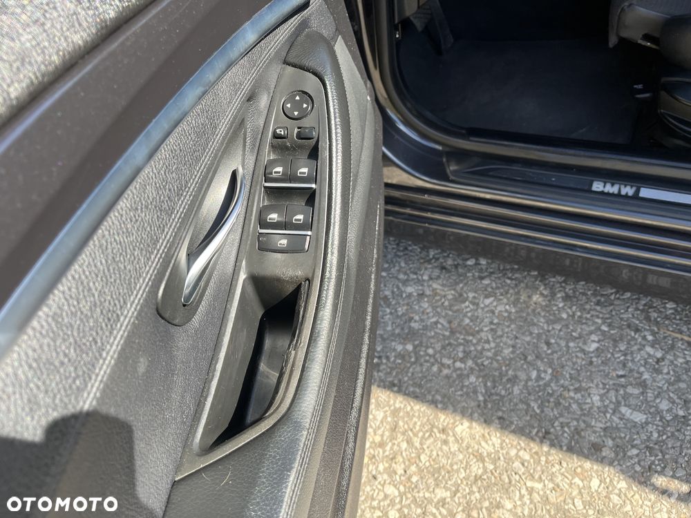 BMW Seria 5 523i - 30