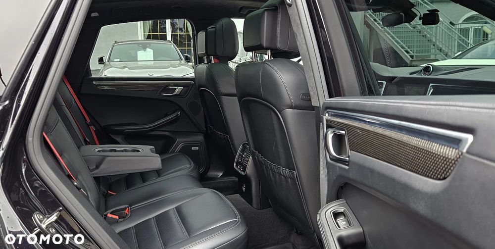 Porsche Macan Turbo - 17