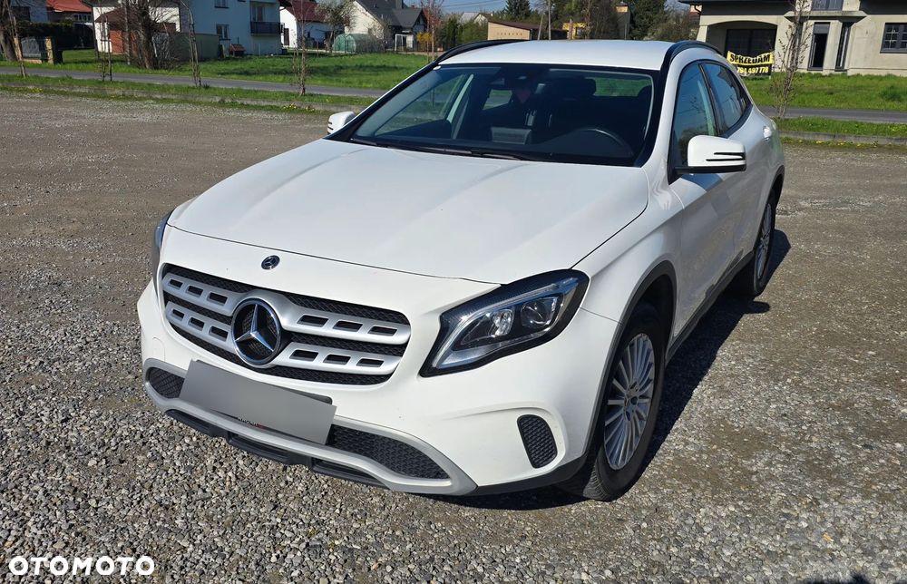 Mercedes-Benz GLA 180 7G-DCT - 2