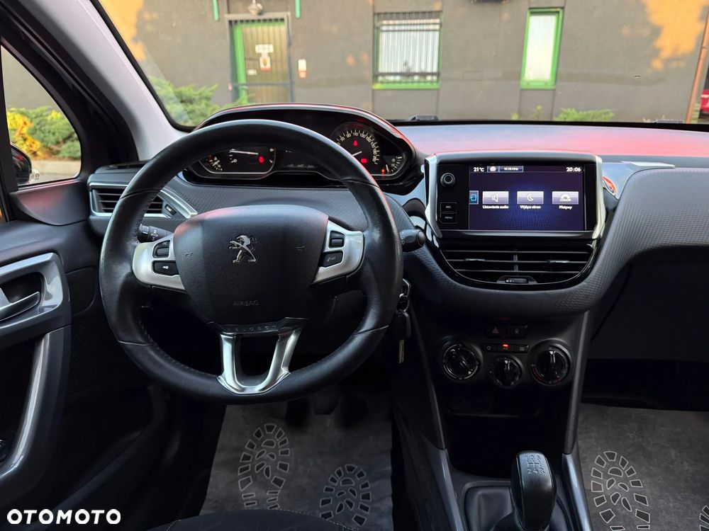 Peugeot 2008 1.2 Pure Tech Allure S&S - 31
