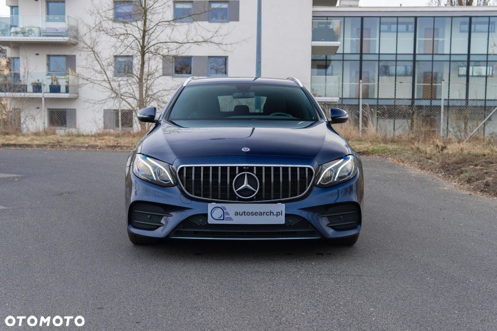 Mercedes-Benz Klasa E 220 d 4Matic 9G-TRONIC AMG Line - 3