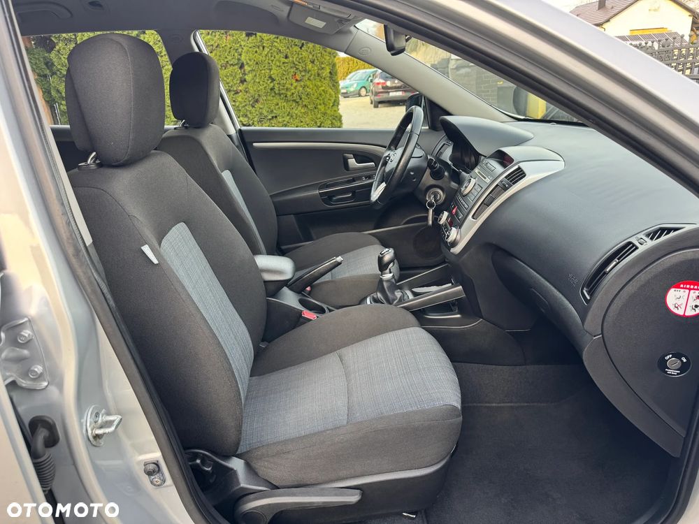 Kia Ceed 1.6 CVVT SW Dream-Team Edition - 16