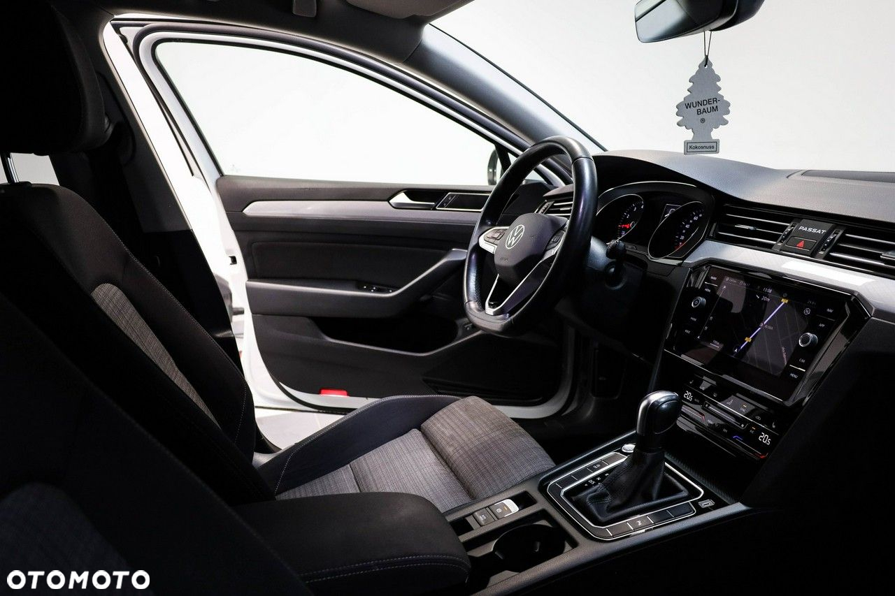 Volkswagen Passat - 12