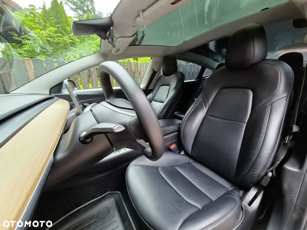 Tesla Model 3 - 10