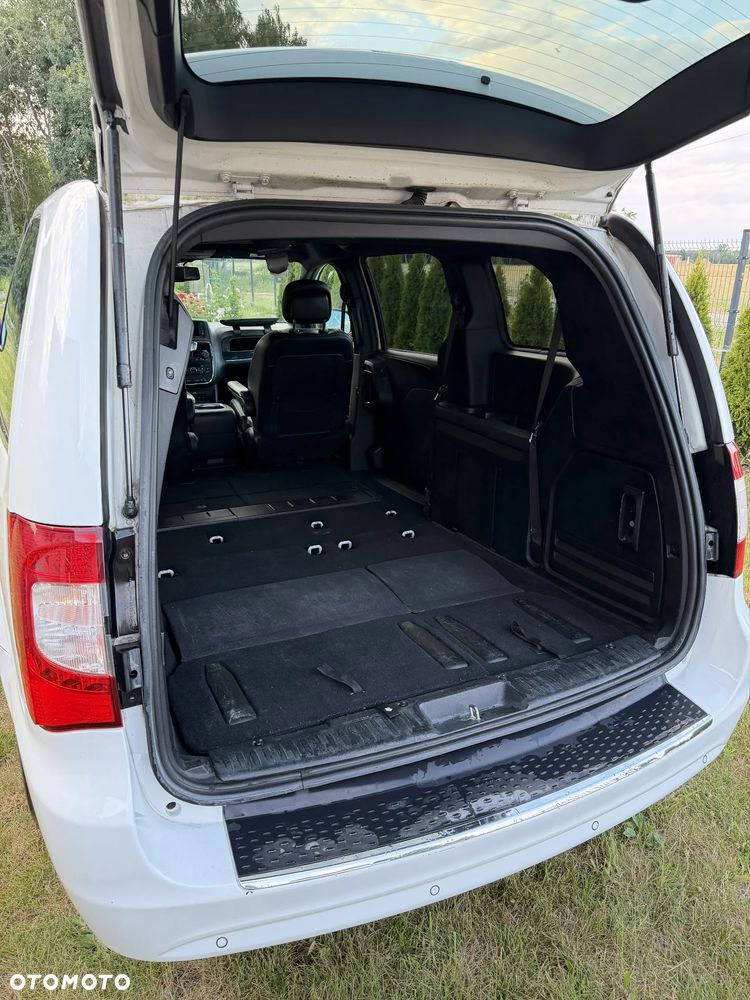 Chrysler Town & Country 3.6 Limited - 7