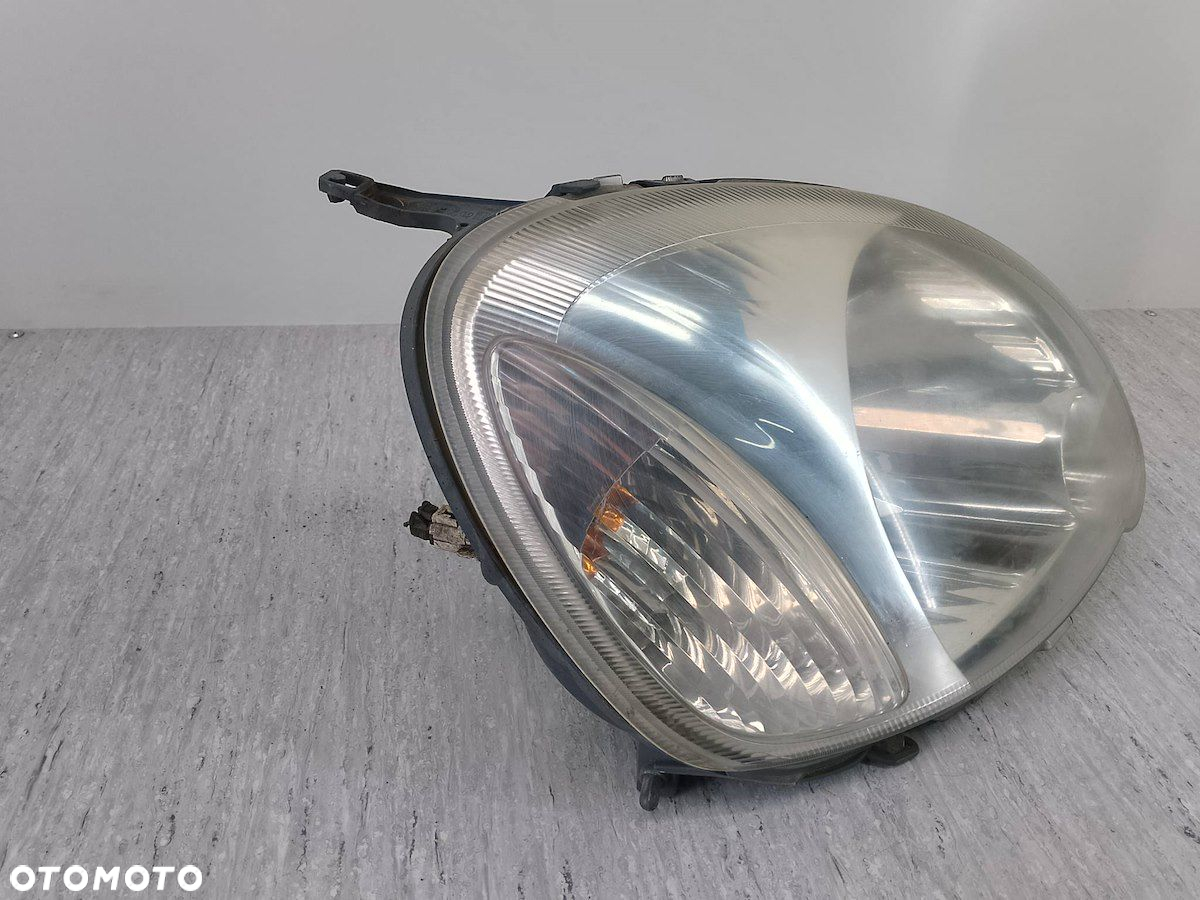 LAMPA PRZÓD PRAWA TOYOTA YARIS I ( 99-05 ) 81110-0D081   89900175 - 9