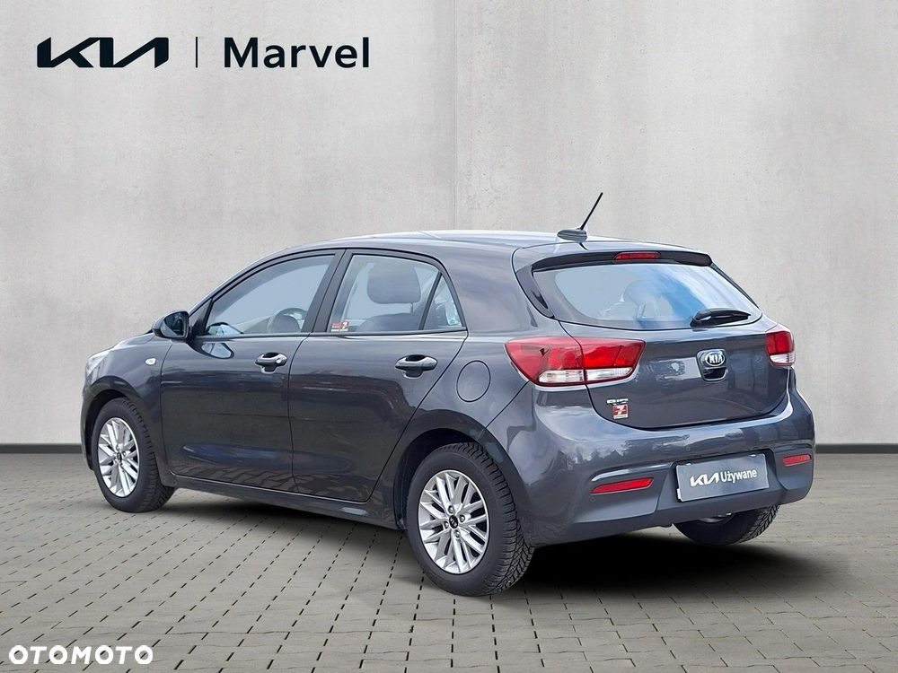 Kia Rio 1.2 L - 4
