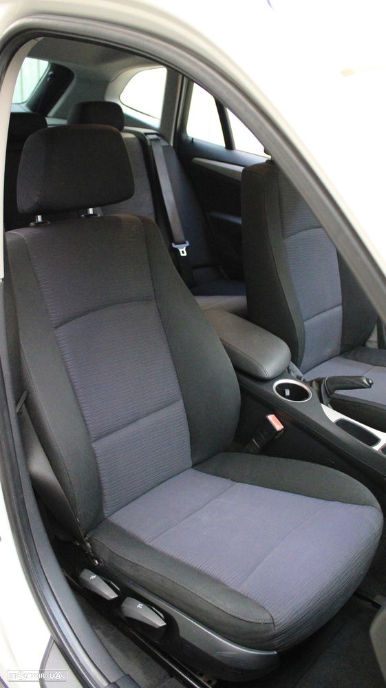 BMW X1 sDrive18d Sport Line - 25