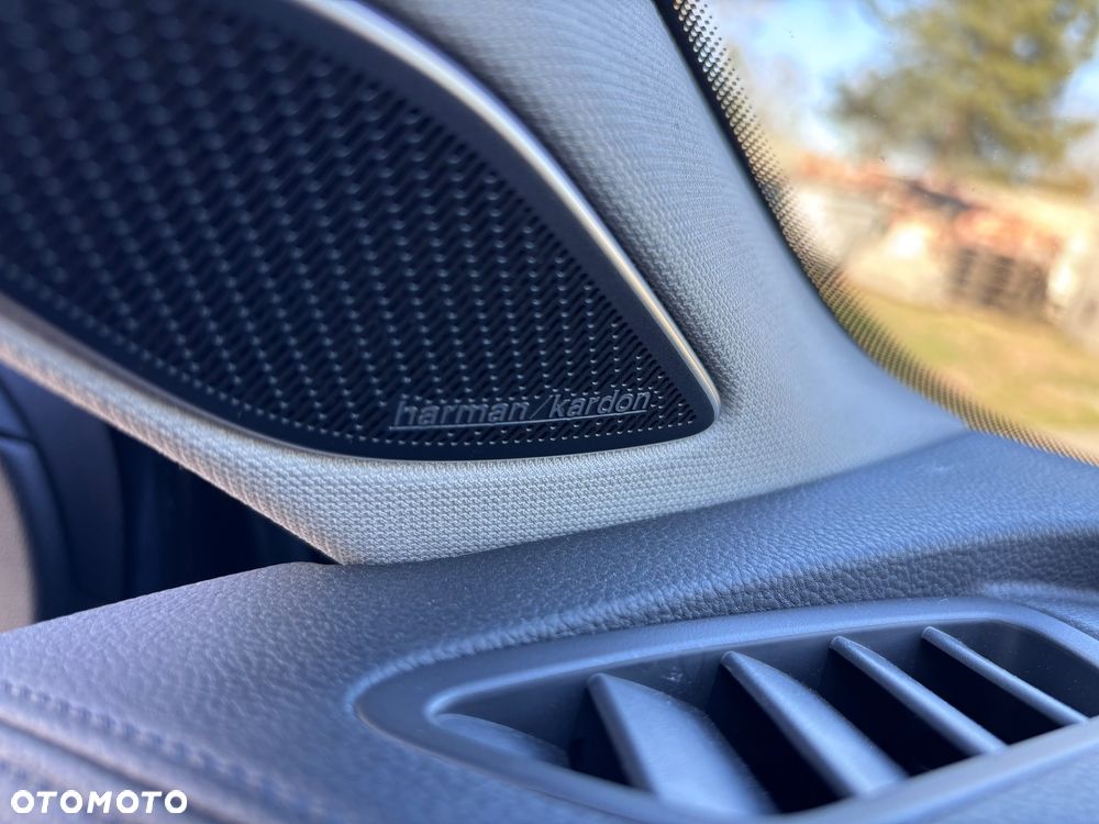 Volkswagen Passat Variant 2.0 TDI SCR 4Motion DSG Elegance - 30