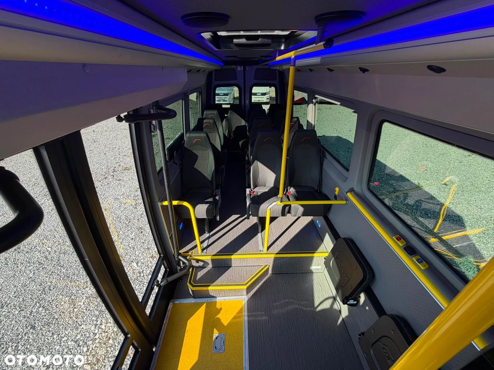 Mercedes-Benz Sprinter 517 - 21