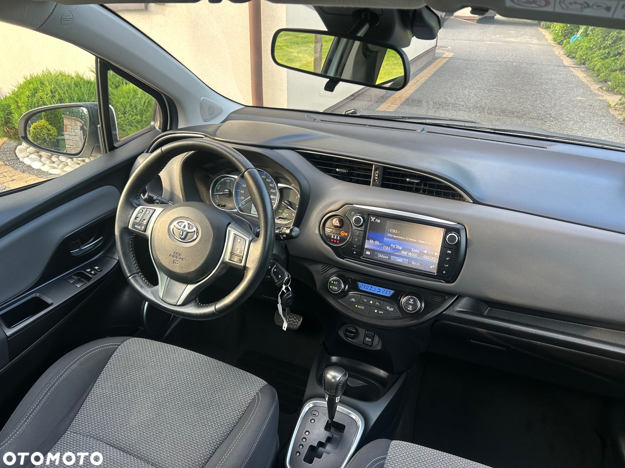 Toyota Yaris Hybrid 100 Premium - 29