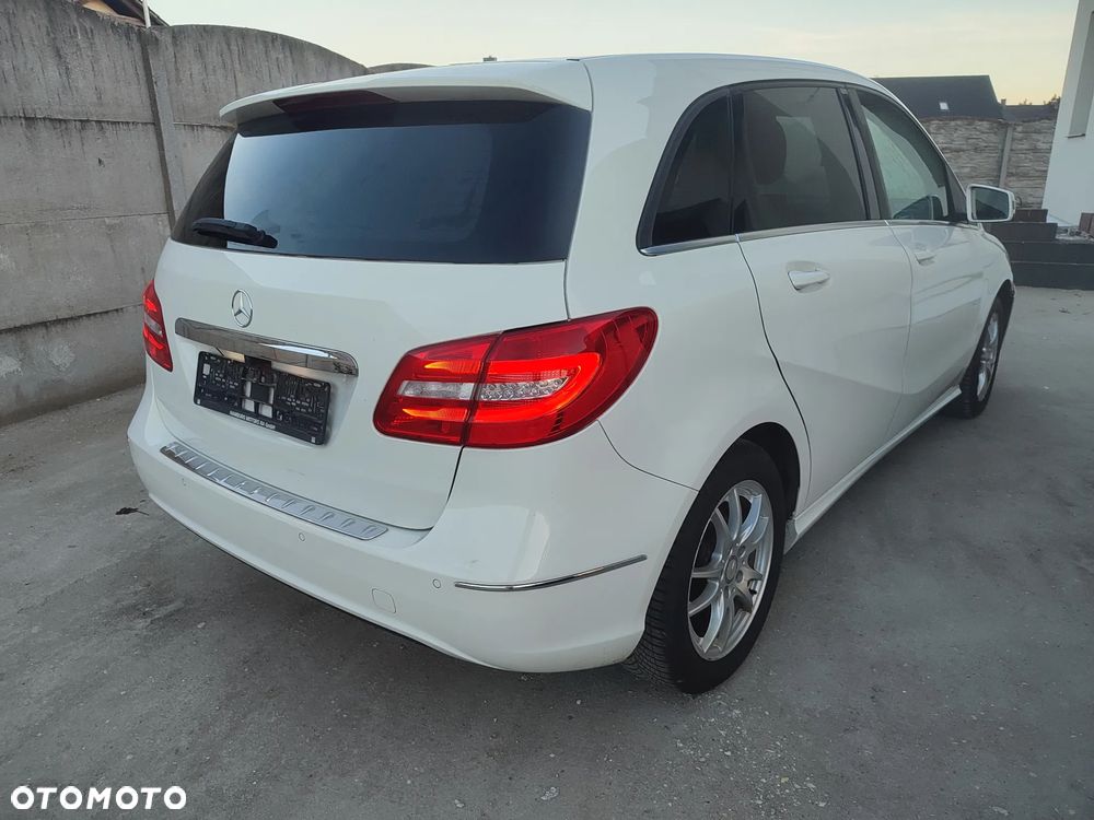 Mercedes-Benz Klasa B 180 d BlueEFFICIENCY Edition Style - 4