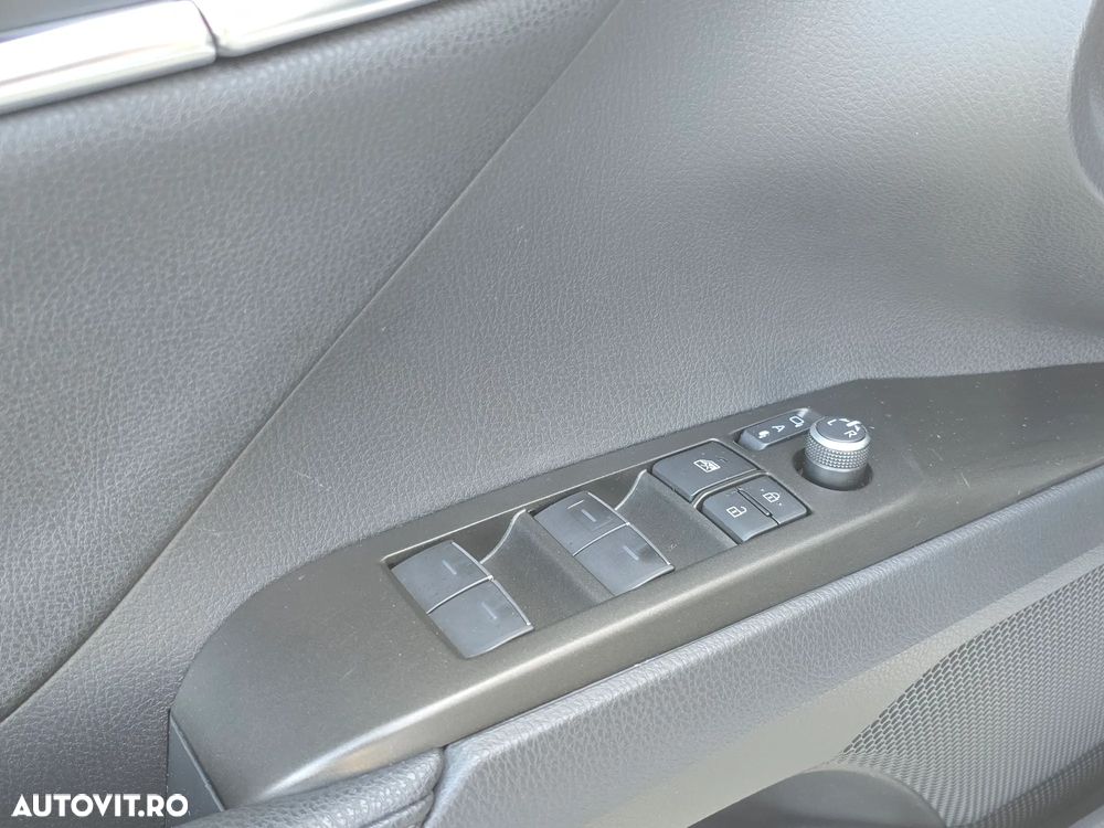 Toyota Camry 2.5 Hybrid Dynamic - 9