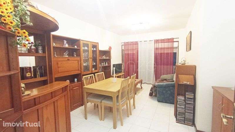 Apartamento - T2 - Renovado - Grande imagem: 2/12