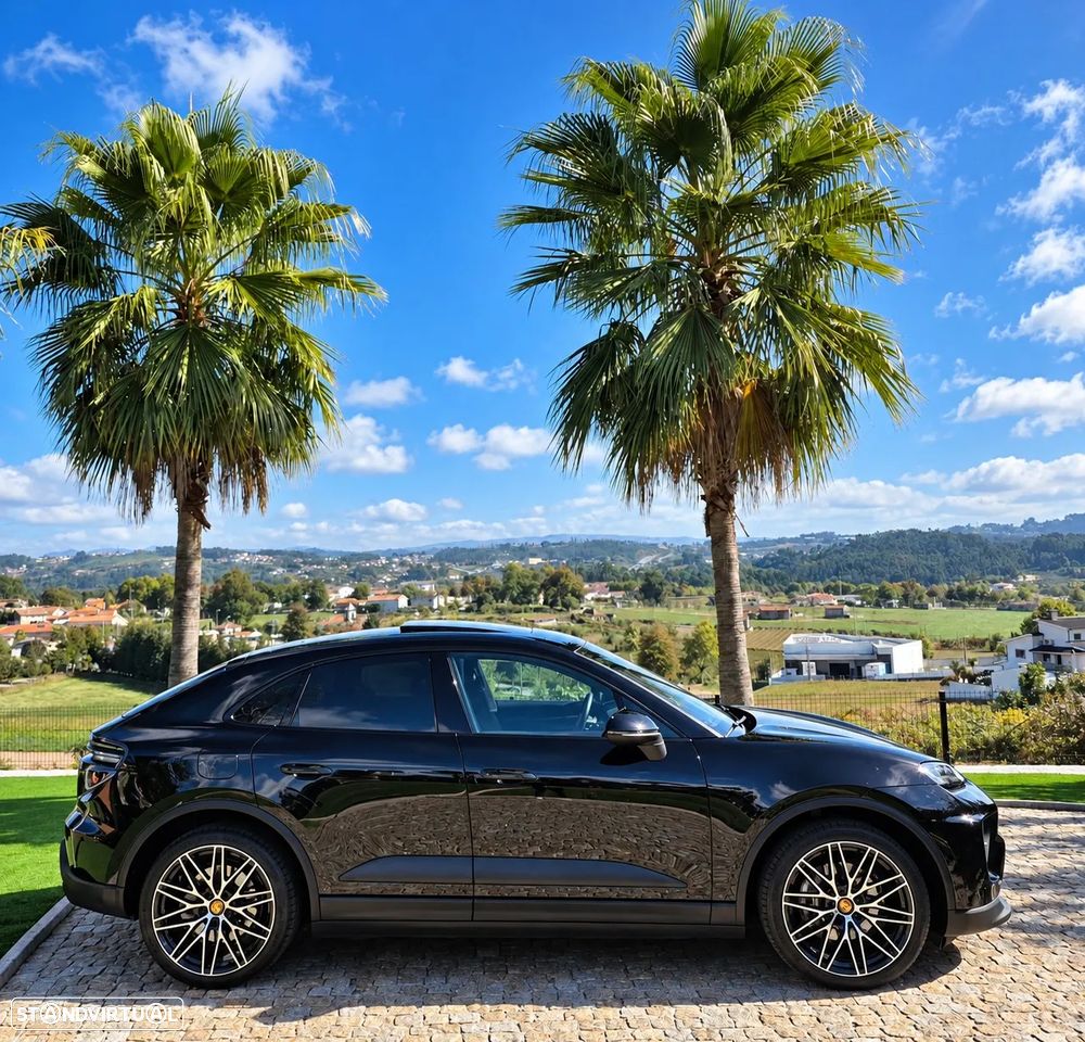 Porsche Macan Electric 4 - 12
