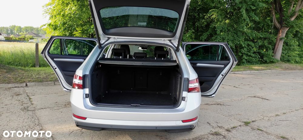 Skoda Superb 2.0 TDI DSG Ambition - 29