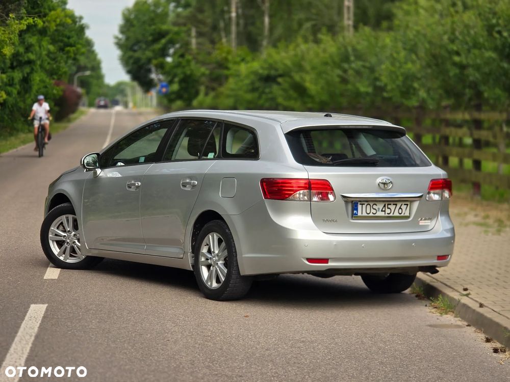 Toyota Avensis 2.0 D-4D Premium - 4