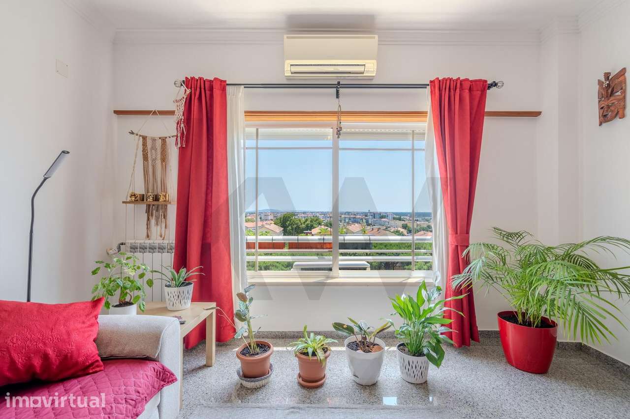 Apartamento T2 com vista desafogada | 105 m2 | Parqueamento 2/3 Carros - Grande imagem: 4/33