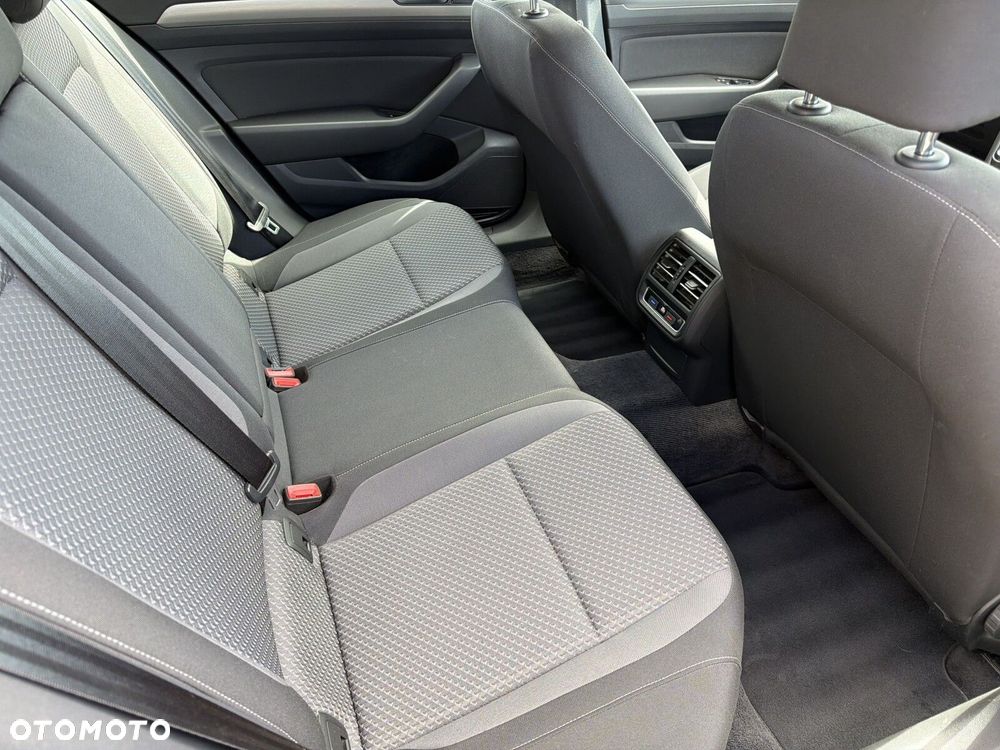 Volkswagen Passat 2.0 TDI SCR Trendline - 38