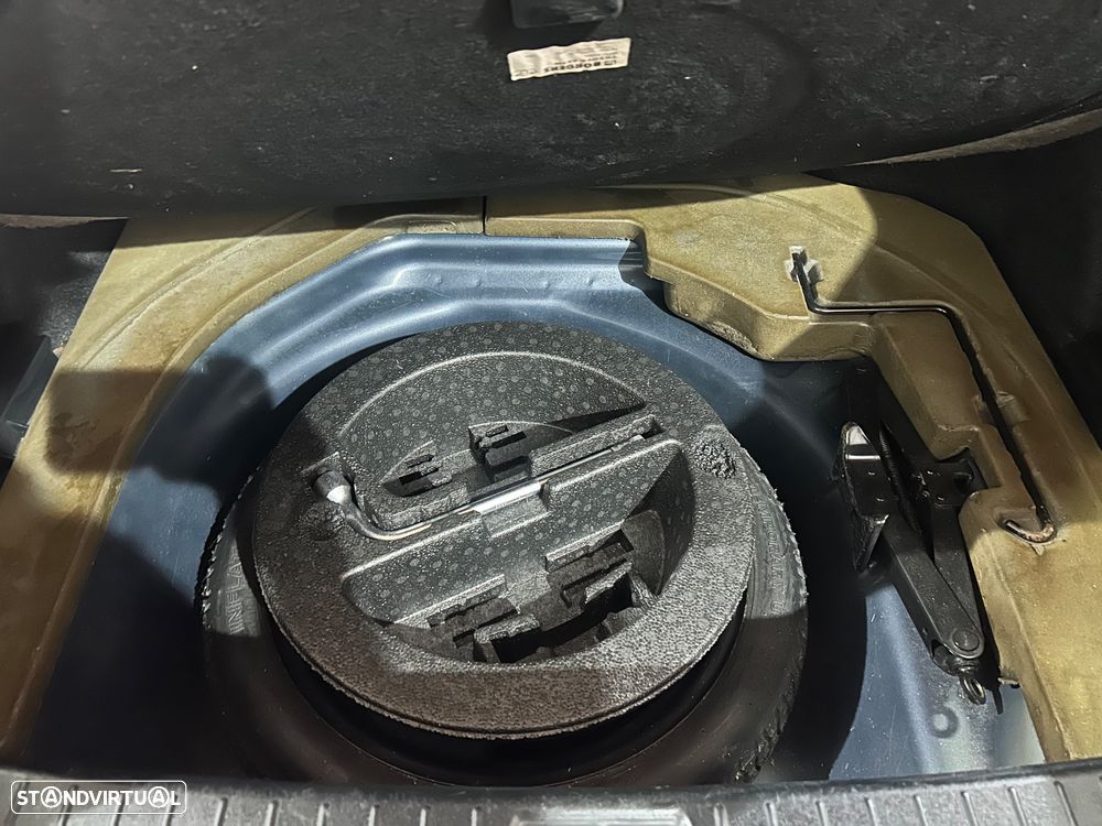 Toyota Avensis SD 2.0 D-4D Sol S/GPS - 25