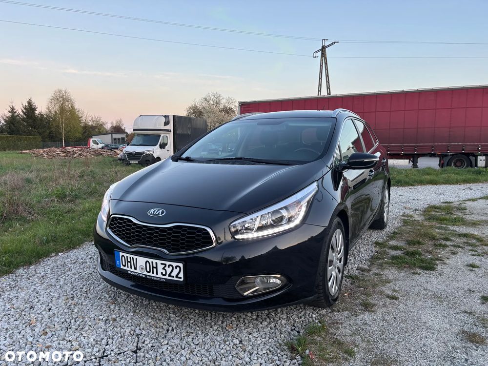 Kia Ceed 1.6 CRDi 128 Dream Team Edition - 12