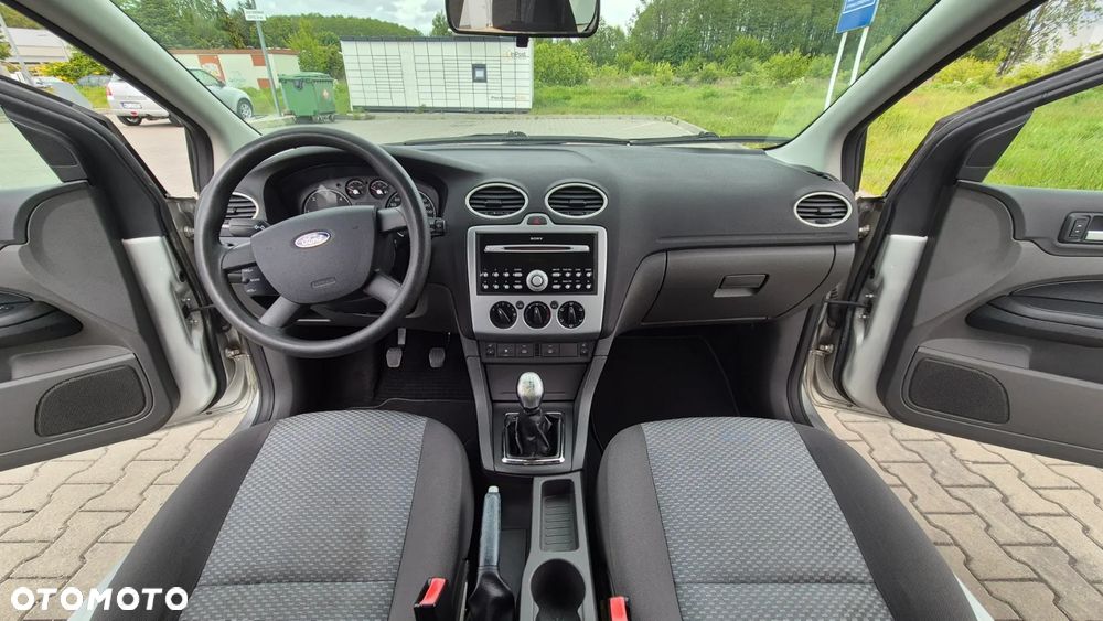 Ford Focus 1.6 TDCi DPF Ambiente - 8