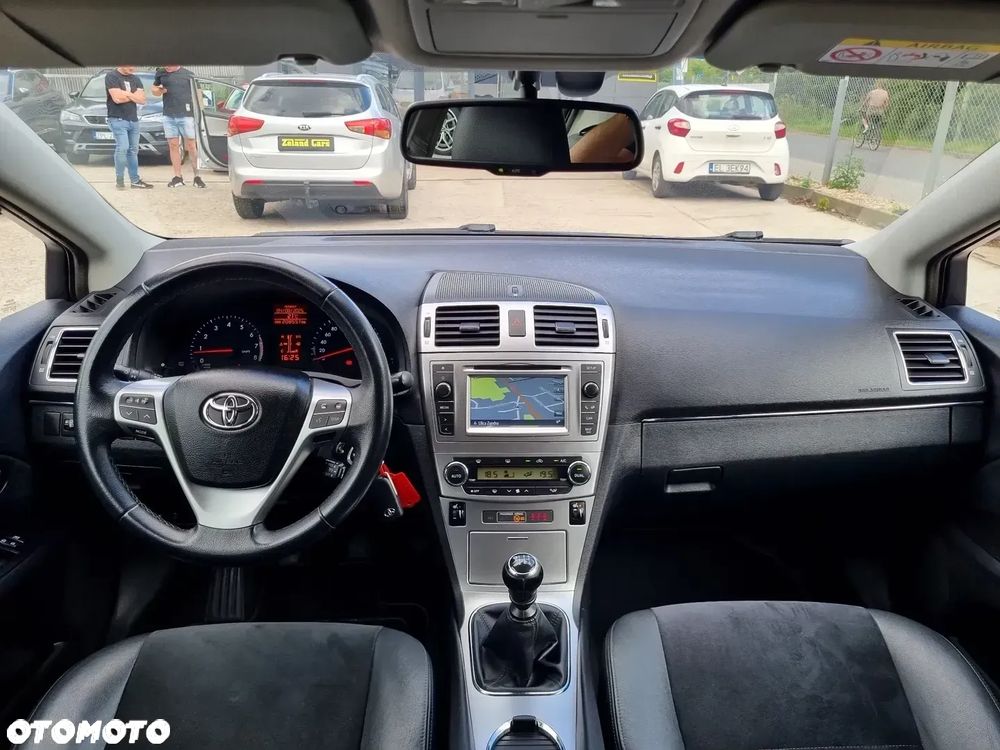 Toyota Avensis 1.8 Premium - 15