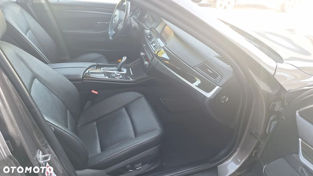 BMW Seria 5 528i Sport-Aut Luxury Line - 10