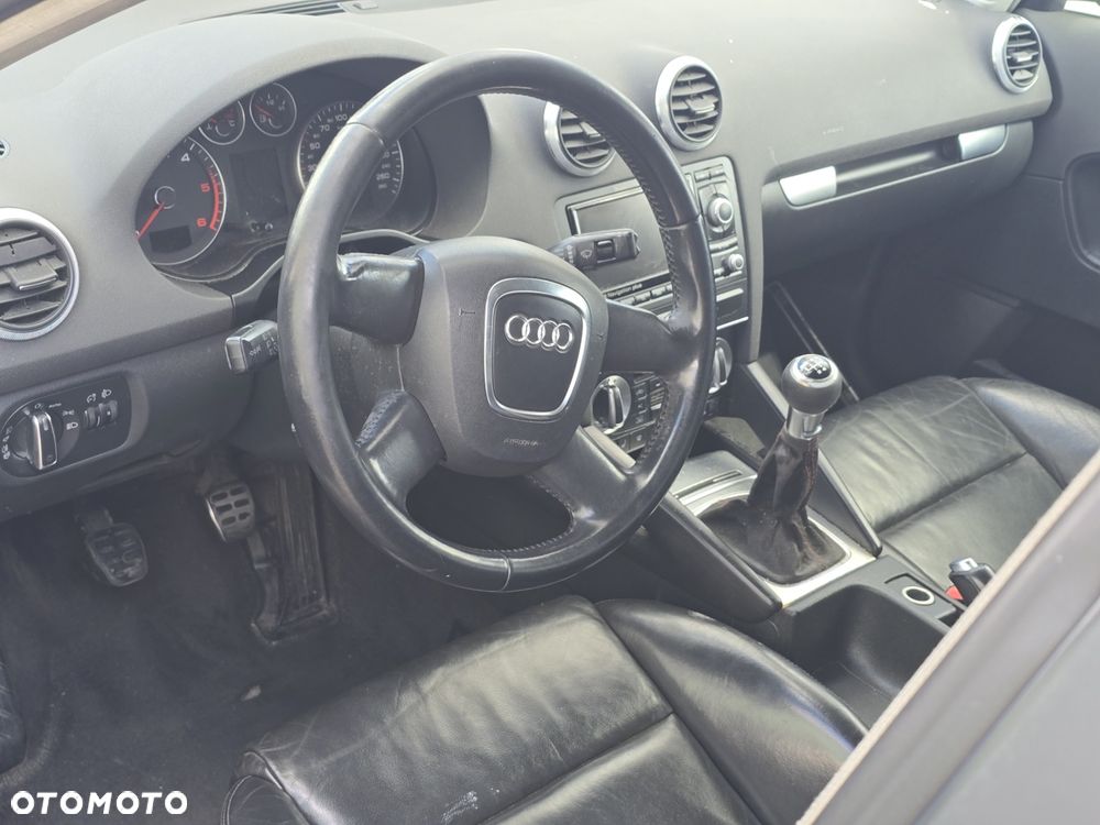 Audi A3 Sportback 1.6 TDI DPF S line Sportpaket - 11