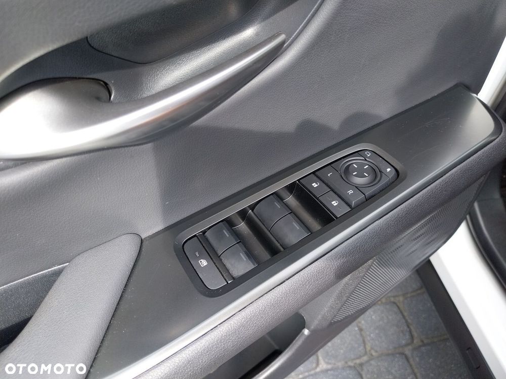 Lexus UX 300h Business - 16