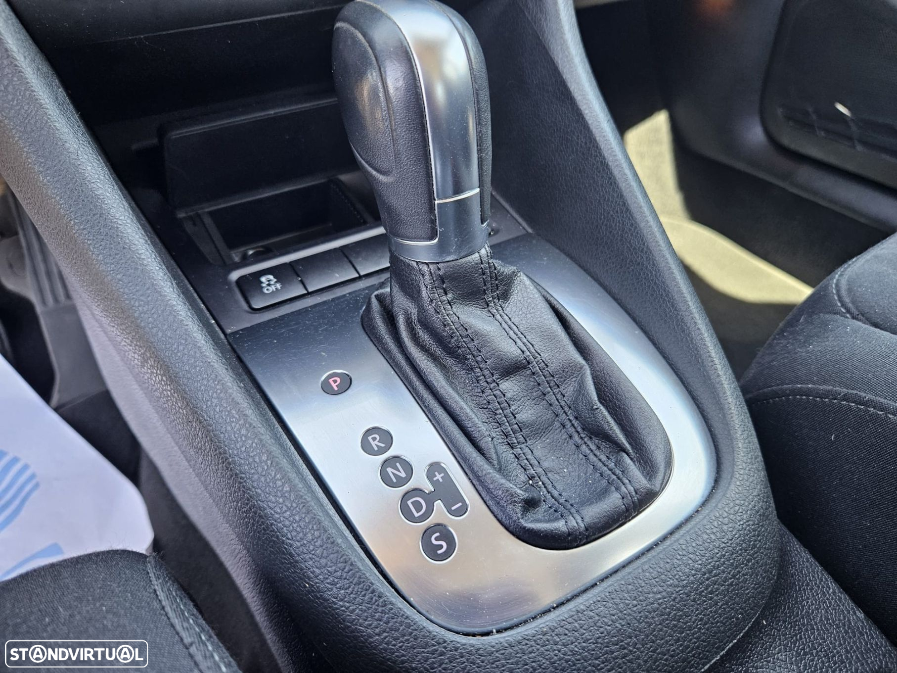 VW Golf 1.6 TDi Highline DSG - 37