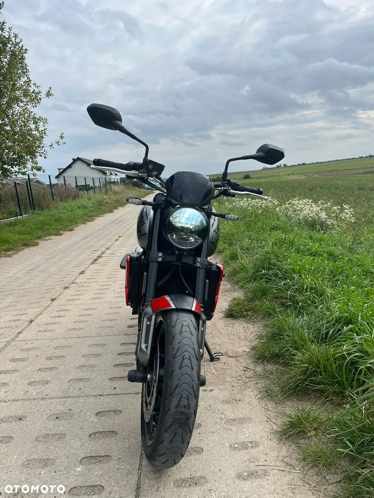 Triumph Trident - 12